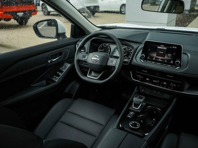 Photo of 2026 White Pearl Nissan Rogue