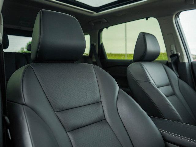 Photo of 2026 White Pearl Nissan Rogue