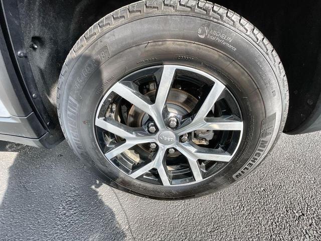 Photo of 2024 Silver Zynith Jeep Grand Cherokee