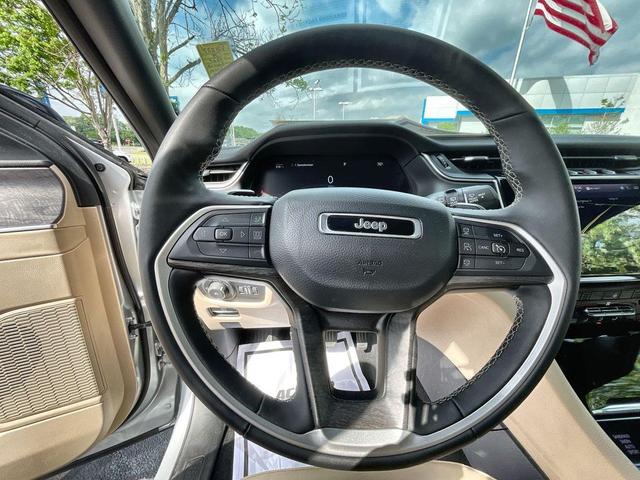 Photo of 2024 Silver Zynith Jeep Grand Cherokee