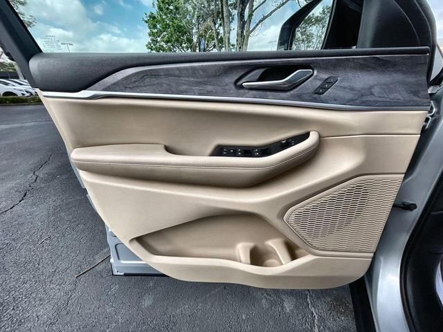 Photo of 2024 Silver Zynith Jeep Grand Cherokee