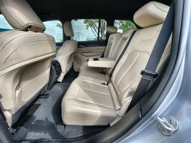 Photo of 2024 Silver Zynith Jeep Grand Cherokee