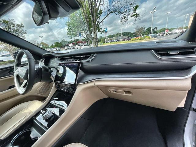 Photo of 2024 Silver Zynith Jeep Grand Cherokee