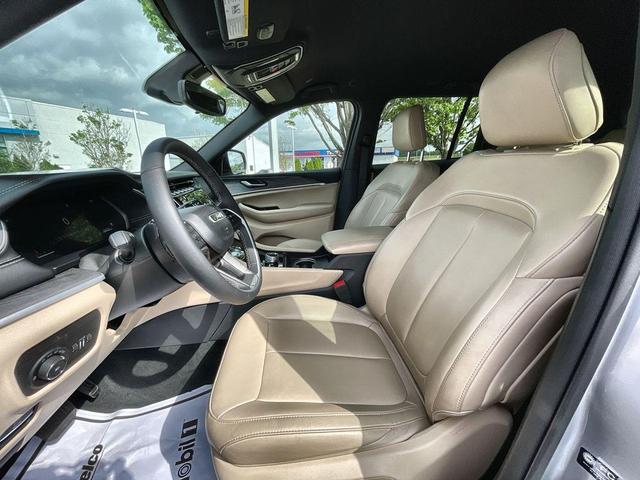 Photo of 2024 Silver Zynith Jeep Grand Cherokee