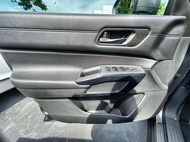 Photo of 2024 Gun Metallic Nissan Pathfinder