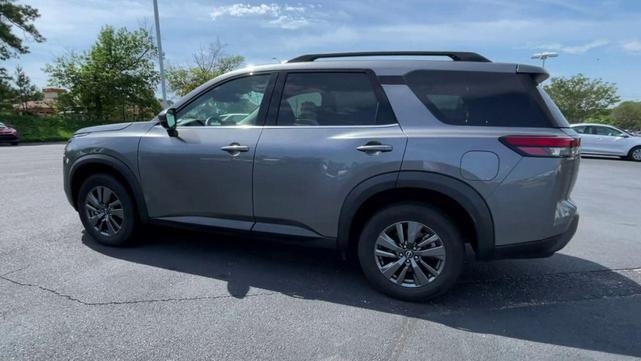 Photo of 2024 Gun Metallic Nissan Pathfinder