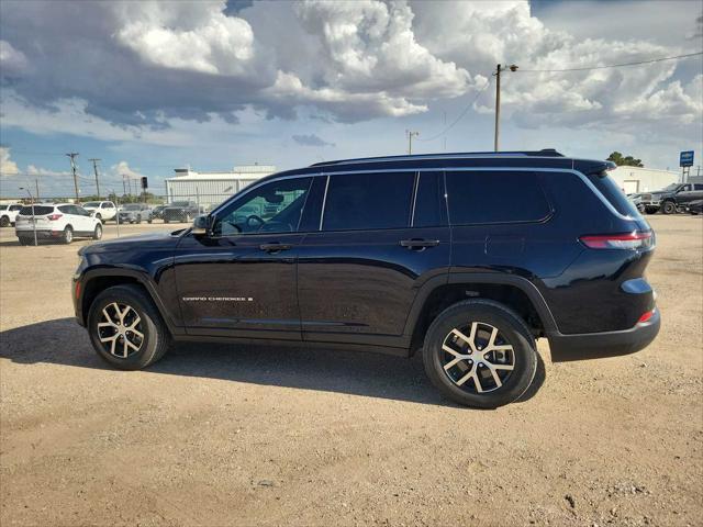 Photo of 2023 Midnight Sky Jeep Grand Cherokee L