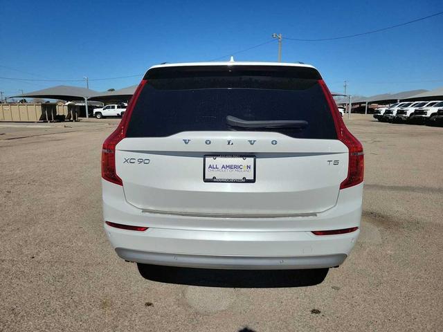 Photo of 2022 White Volvo XC90