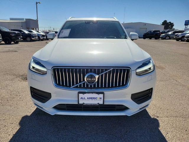 Photo of 2022 White Volvo XC90