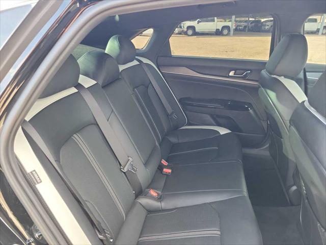 Photo of 2025 Aurora Black Pearl Kia K5