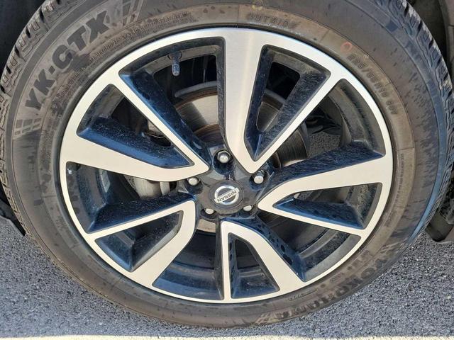 Photo of 2019 Magnetic Black Pearl Nissan Rogue