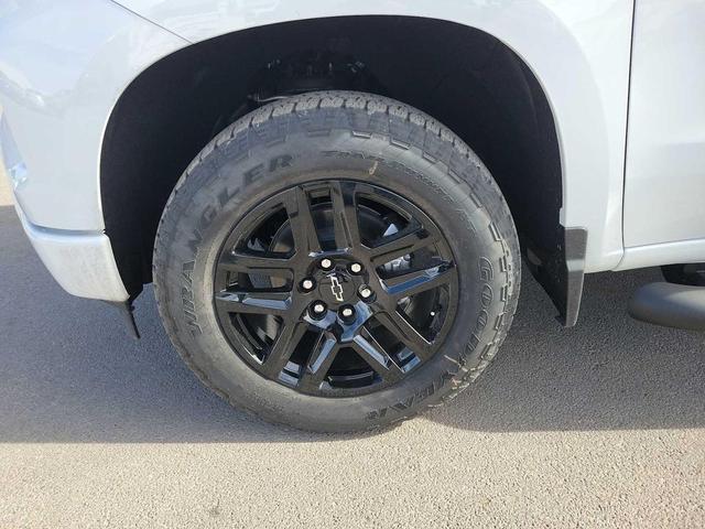 Photo of 2025 Summit White Chevrolet Silverado 1500