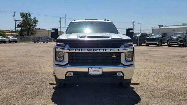 Photo of 2022 Silver Ice Metallic Chevrolet Silverado 3500
