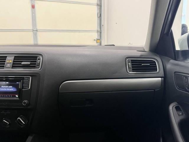 Photo of 2017 White Volkswagen Jetta
