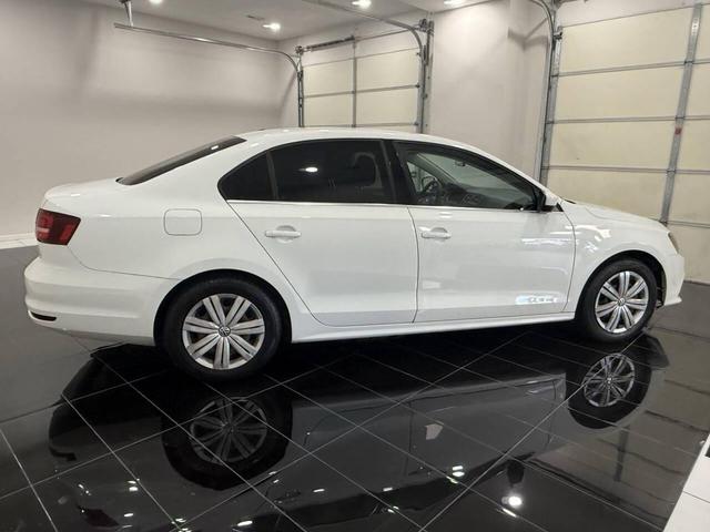 Photo of 2017 White Volkswagen Jetta
