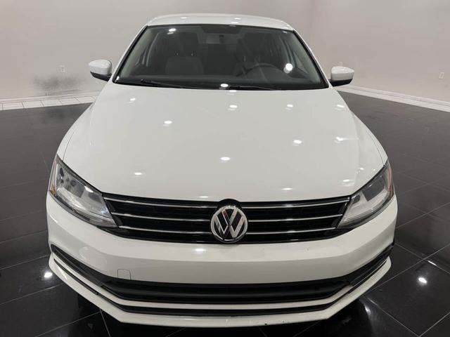 Photo of 2017 White Volkswagen Jetta