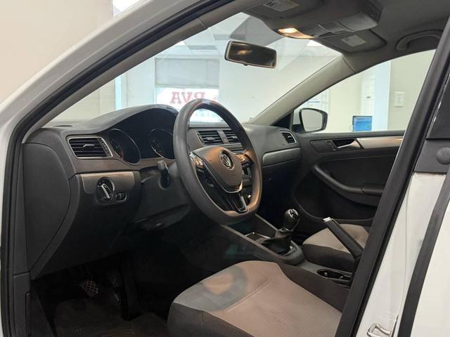 Photo of 2017 White Volkswagen Jetta