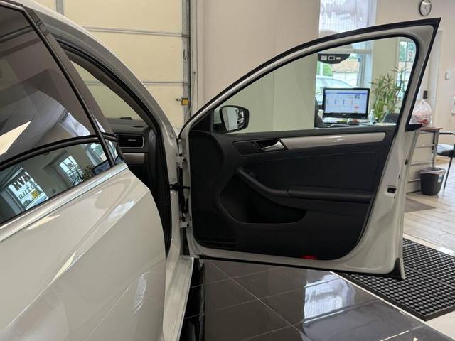 Photo of 2017 White Volkswagen Jetta