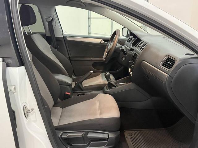 Photo of 2017 White Volkswagen Jetta