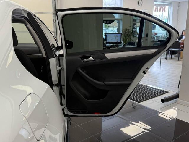 Photo of 2017 White Volkswagen Jetta