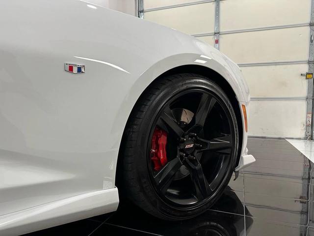Photo of 2017 Summit White Chevrolet Camaro