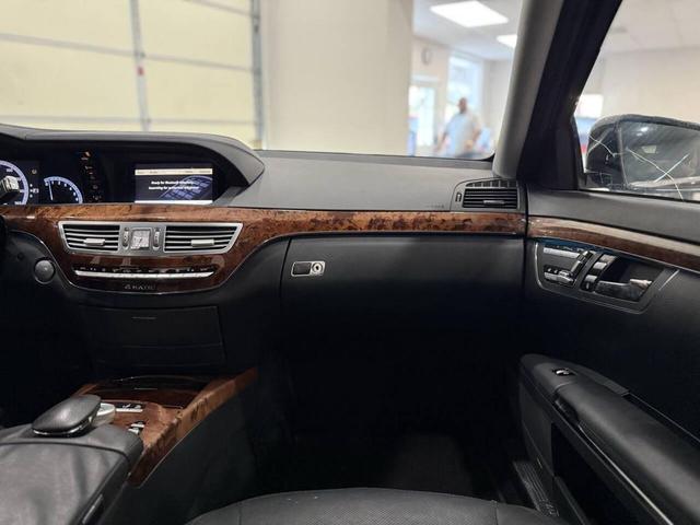 Photo of 2010 Black Mercedes-Benz S-Class