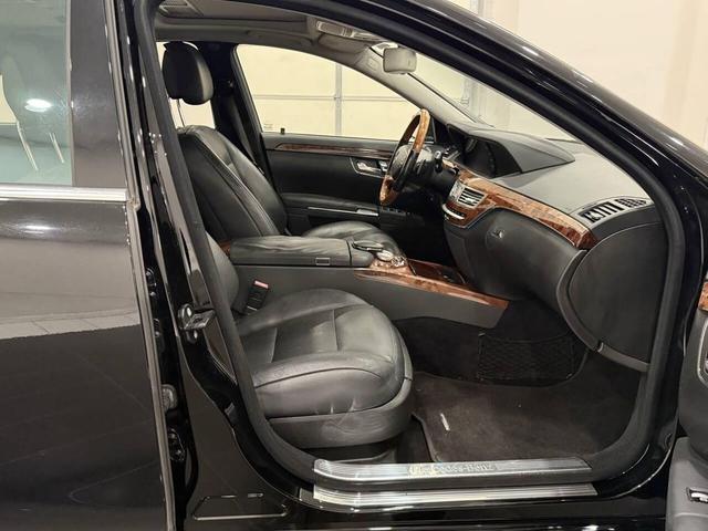Photo of 2010 Black Mercedes-Benz S-Class