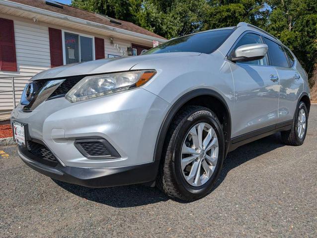 Photo of 2015 Silver Nissan Rogue