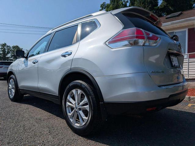 Photo of 2015 Silver Nissan Rogue
