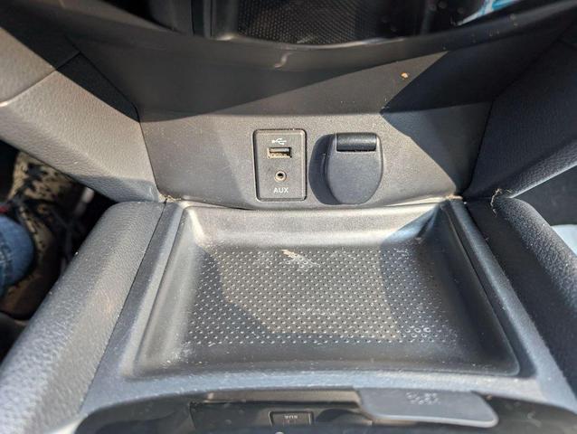 Photo of 2015 Silver Nissan Rogue