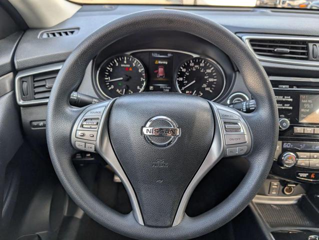 Photo of 2015 Silver Nissan Rogue