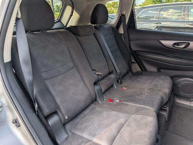 Photo of 2015 Silver Nissan Rogue