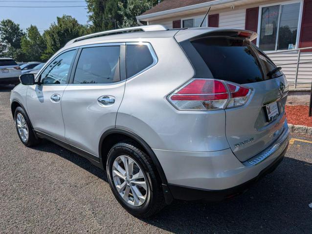 Photo of 2015 Silver Nissan Rogue