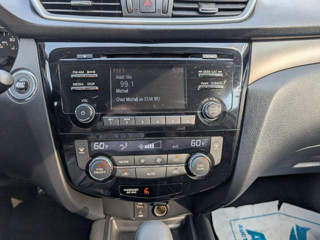 Photo of 2015 Silver Nissan Rogue