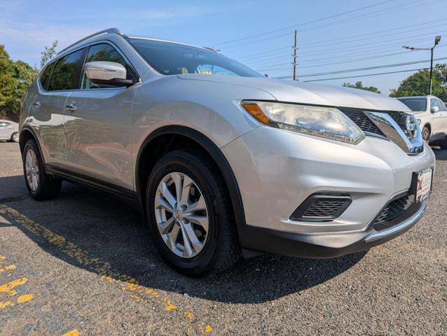 Photo of 2015 Silver Nissan Rogue