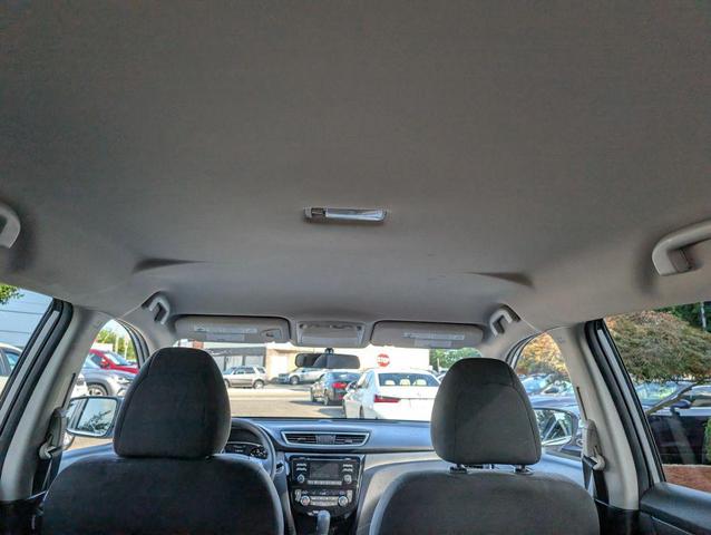 Photo of 2015 Silver Nissan Rogue