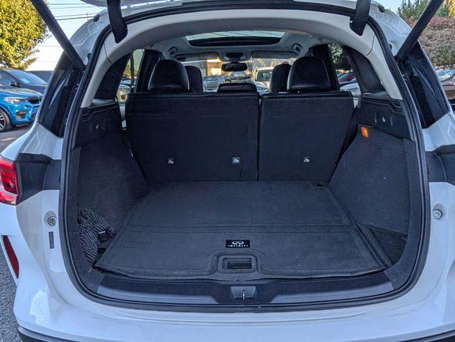 Photo of 2019 White INFINITI QX50