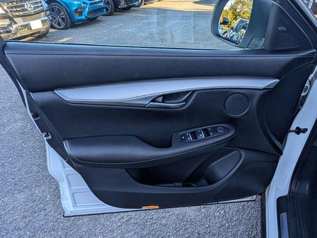Photo of 2019 White INFINITI QX50