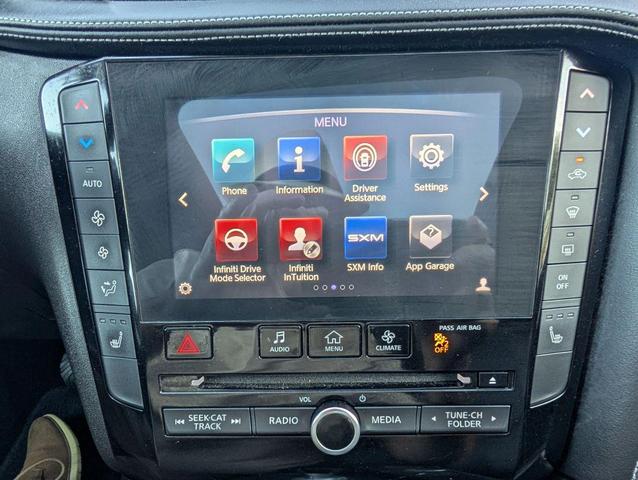 Photo of 2019 White INFINITI QX50