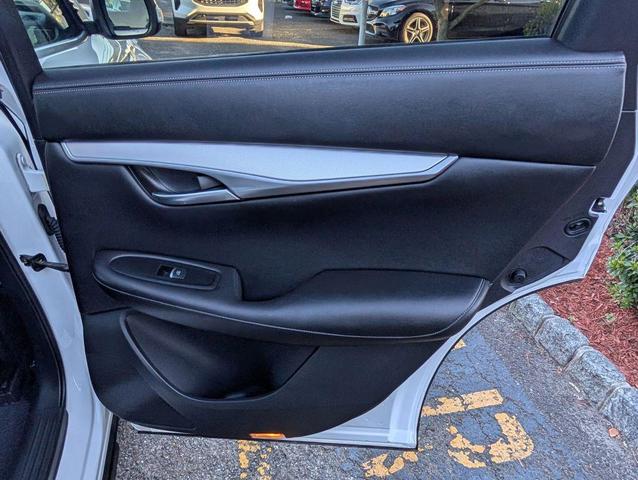 Photo of 2019 White INFINITI QX50