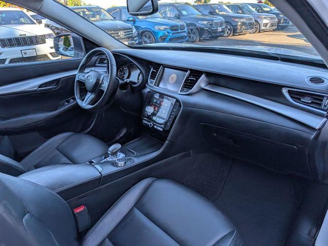 Photo of 2019 White INFINITI QX50