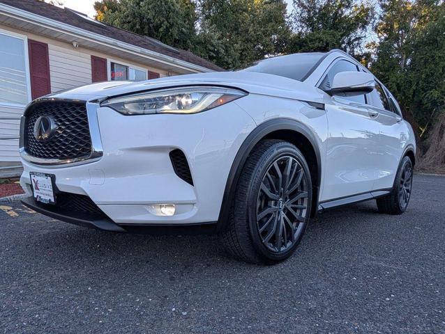 Photo of 2019 White INFINITI QX50