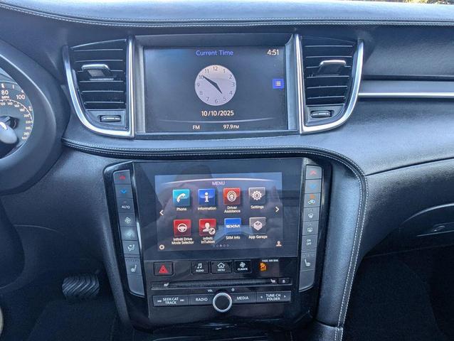 Photo of 2019 White INFINITI QX50