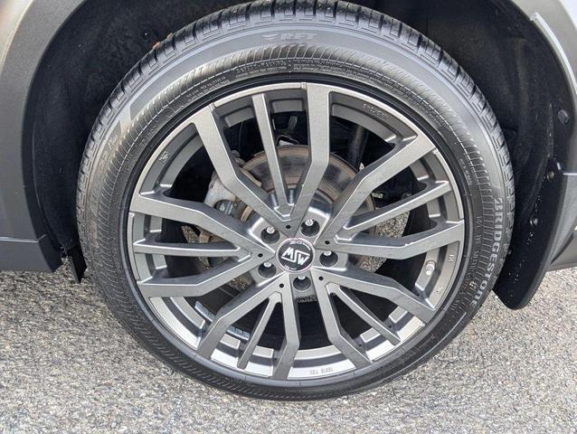 Photo of 2019 White INFINITI QX50
