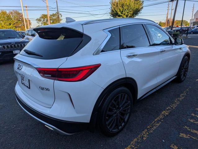 Photo of 2019 White INFINITI QX50