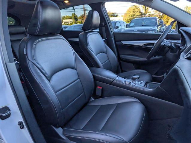 Photo of 2019 White INFINITI QX50