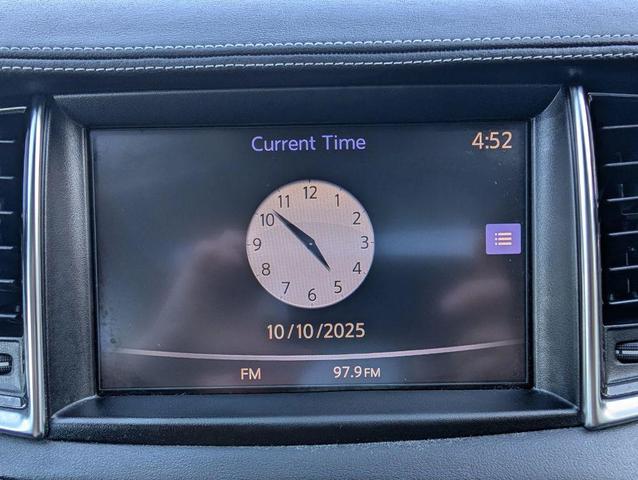 Photo of 2019 White INFINITI QX50