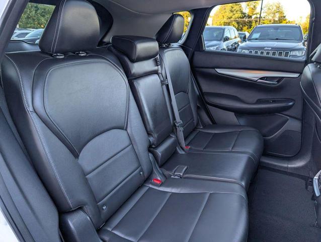 Photo of 2019 White INFINITI QX50