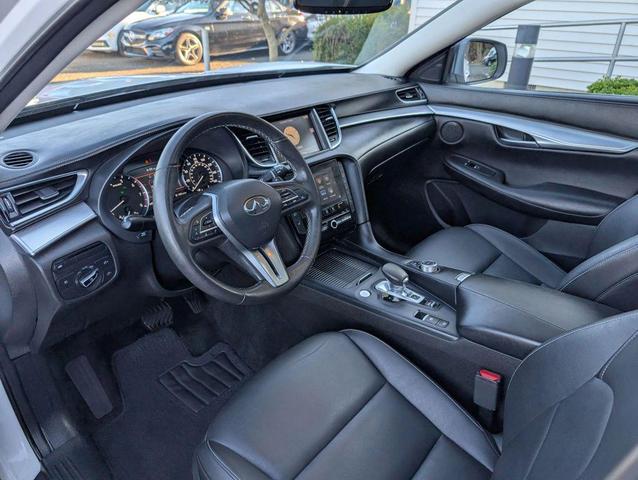 Photo of 2019 White INFINITI QX50