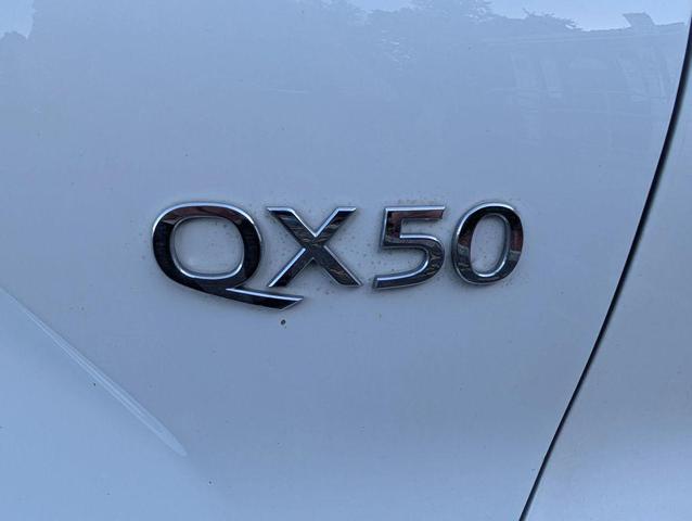 Photo of 2019 White INFINITI QX50